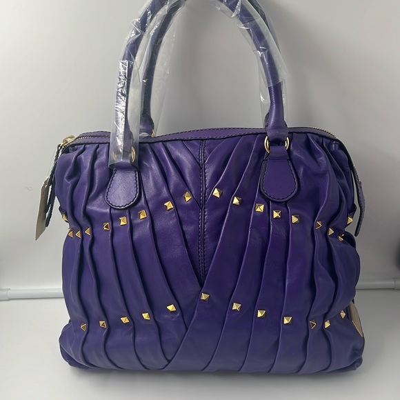 Brand new Valentino Garavani bag. NWT. This bag is in pristine condition. - Picture 1 of 9
